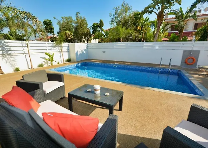 Mario - 2min Walk From Kapparis Paralimni