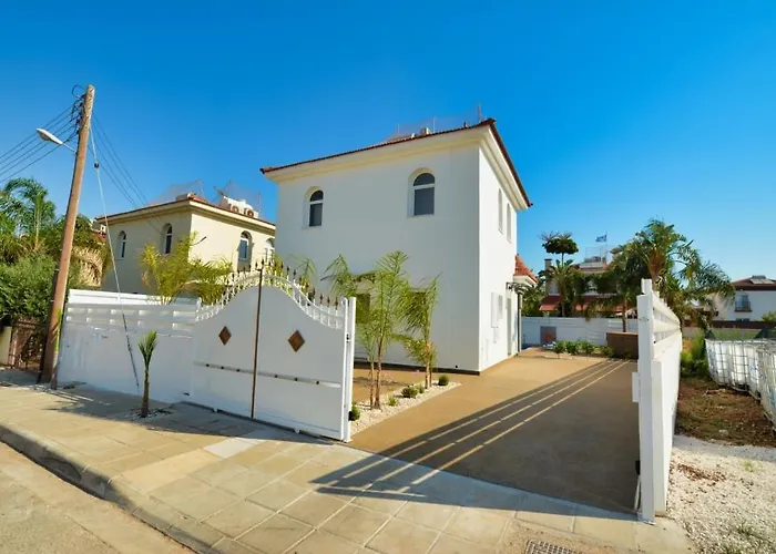 Mario - 2min Walk From Kapparis Case de vacanță *