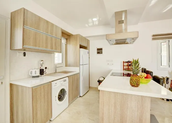 Mario - 2min Walk From Kapparis Case de vacanță *