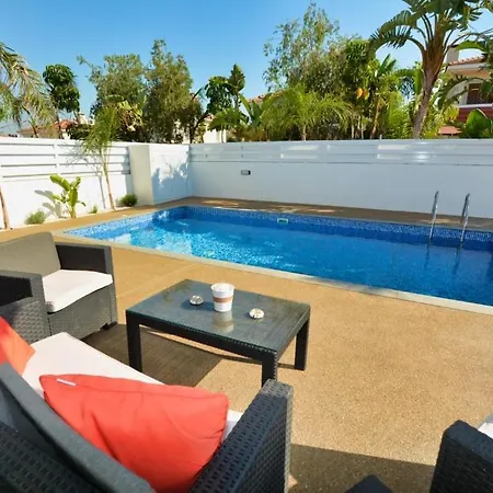 Mario - 2min Walk From Kapparis Paralimni