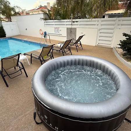 Mario - 2min Walk From Kapparis Paralimni