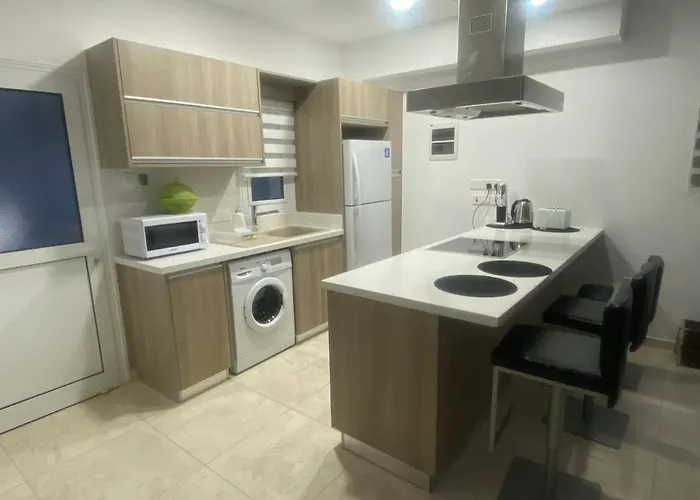 Prázdninový dům Mario - 2min Walk From Kapparis Paralimni