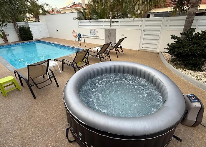 Mario - 2min Walk From Kapparis Paralimni